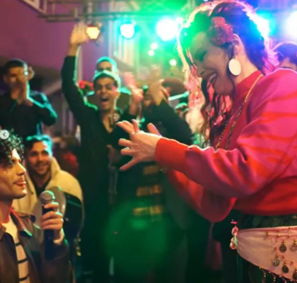 Arzu Yanardağ'a film setinde evlilik teklifi...